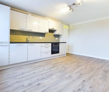 Station Road, Hampton, TW12 - Photo 3