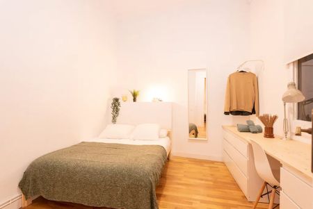 Carrer Gran de Gràcia, Barcelona, Catalonia 08012 - Photo 3