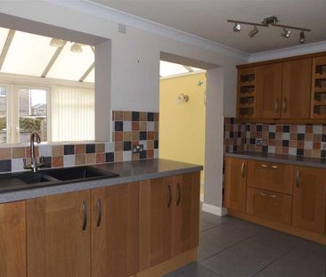 3 bedroom detached house to rent - Photo 3