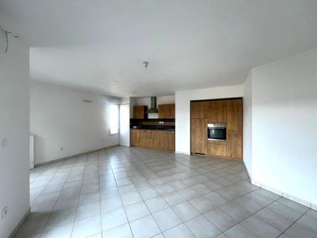 Location Appartement 4 pièces 86m² REZE 44400 - Photo 2