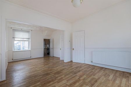 3 bedroom end of terrace house to rent - Photo 4