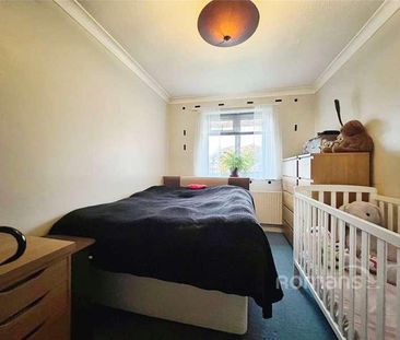 Clockhouse Road, Farnborough, Hampshire, GU14 - Photo 1