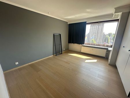 Ruim appartement met 3 slaapkamers en zicht op de markt - Foto 5