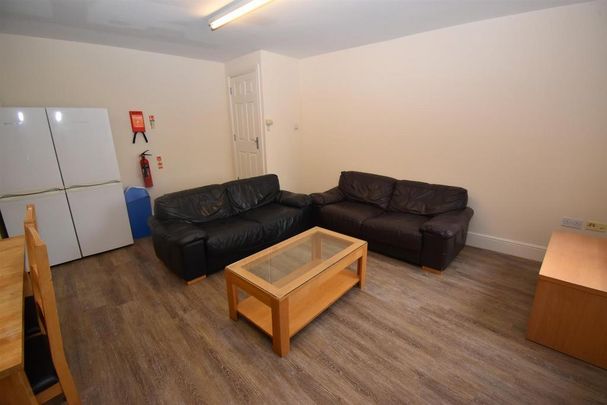 6 bedroom flat to rent - Photo 1