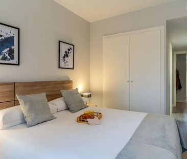 Modern 2-Bedroom Apartment in Poblenou with Balcony - Photo 5