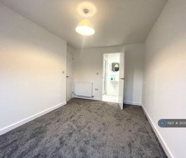3 bedroom end of terrace house to rent - Photo 4