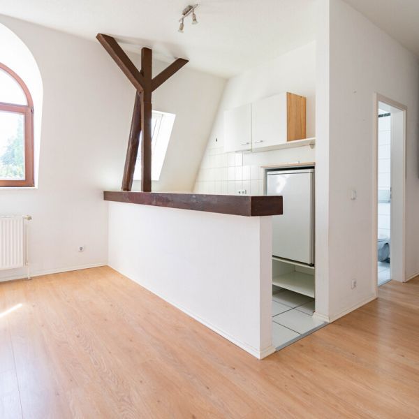 Gepflegte und charmante Zwei-Zimmer-Wohnung im Dachgeschoss. Solingen Mitte. - Photo 1