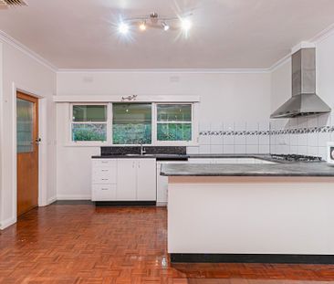 5 Windouran Dr , MITCHAM - Photo 2