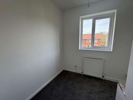 Knowe Avenue, Manchester, M22 - Photo 5