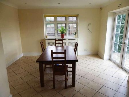 Broom Hill Road, Rochester, ME2 - Photo 2