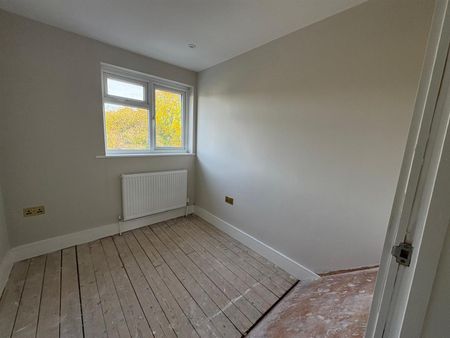 4 bed house to rent in Wych Elms, Park Street, AL2 - Photo 3