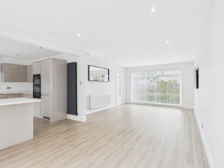 4 bedroom detached house to rent - Photo 2