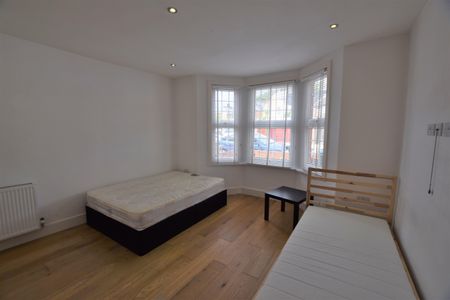 Queens Avenue, Watford - Photo 5