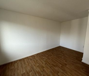 Geräumige 2-Raum-Wohnung im Zentrum von Neustadt - Photo 1