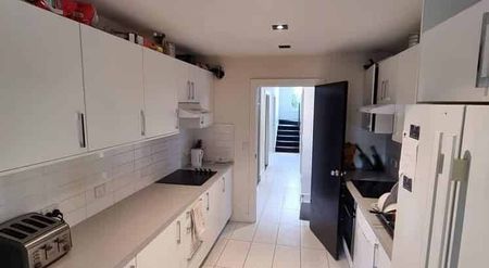 Fully furnished city centre ensuite - Photo 2