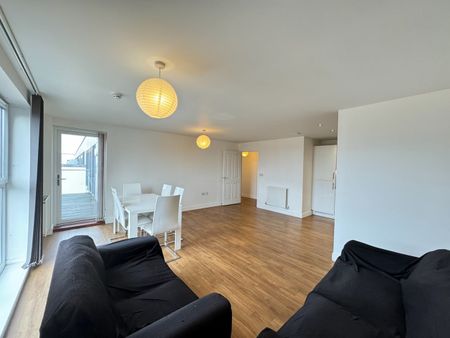 3 Bed Flat, Canterbury House, RM8 - Photo 4