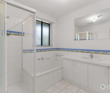 Well Kept 3 Bedroom Home & Study - Photo 6