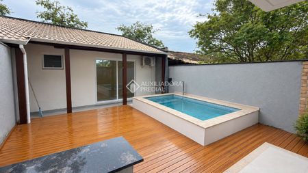 Casa com 4 quartos e 120m² para alugar em Rio Tavares, Florianópolis. - Photo 2