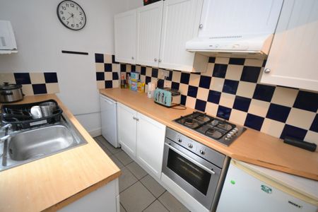 4 bed Mid Terraced House for Rent - Photo 5