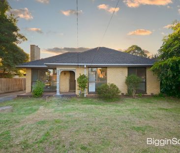 PERFECT FAMILY HOME! - Photo 4