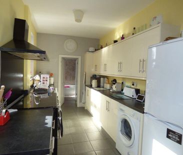 3 bedroom semi-detached house to rent - Photo 3