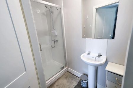 1 bedroom in a house share to rent - Photo 5