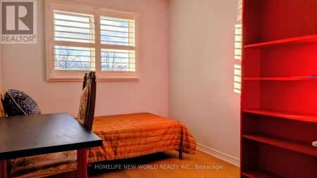 100 CASTLE PARK BOULEVARD - Photo 5