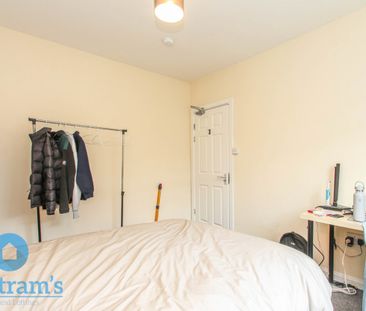 5 bed Semi-Detached House for Rent - Photo 6