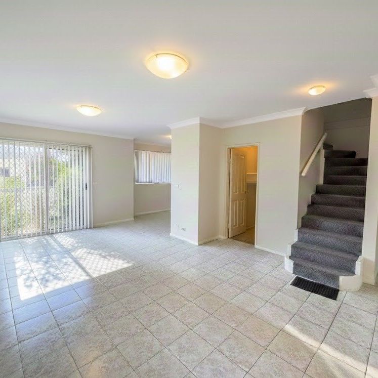 COMFORTABLE AND CONVENIENT LOCATED TOWNHOUSE - Photo 1