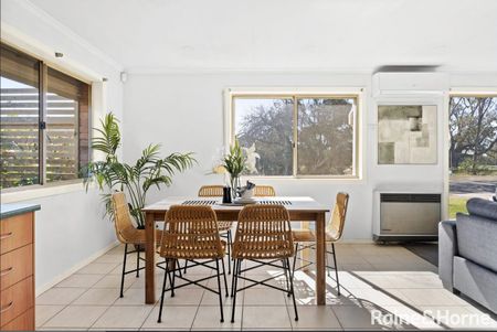 Spacious Family Haven - Comfort, Style & Fun Await! - Photo 3