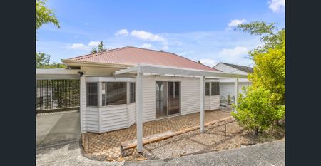 Super condition! Amazing water views and only 5 mins to train station! Super convenient! - Photo 5