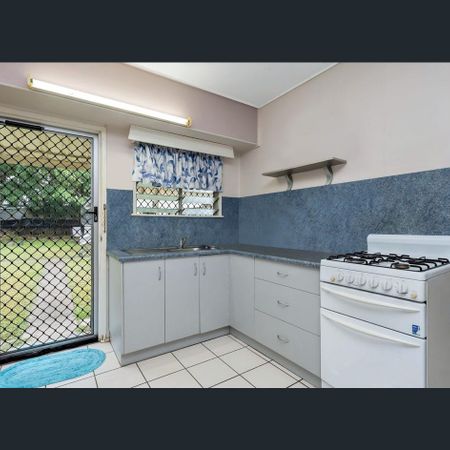 Comfort, Convenience & Space in the Heart of Kirwan! - Photo 4