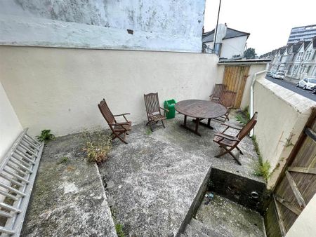 4 bedroom house to rent - Photo 2