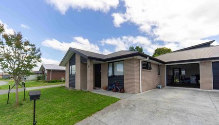 Modern Home in Huntington - Photo 4