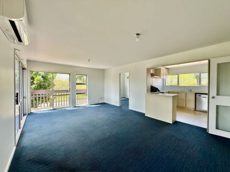 Spacious 7-Bedroom Family Home - Room for Everyone! - Photo 3