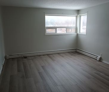 165 Godfrey Dr. - Photo 2