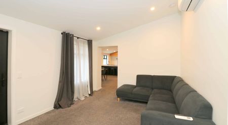 Stunning 5 bedroom unit - Partly furnished! - Photo 4