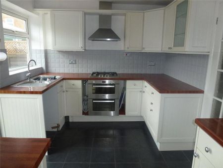 3 bedroom semi-detached house to rent - Photo 5