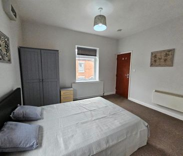 1 bedroom in a house share to rent - Photo 3