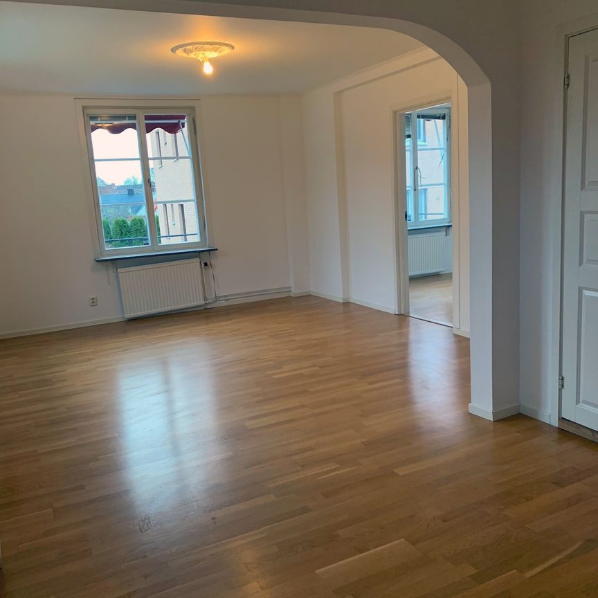 Körsbärsvägen, Västerås - Photo 1