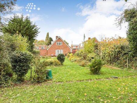 3 bedroom detached house to rent - Photo 2