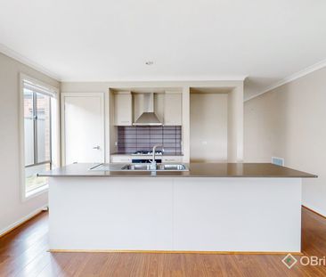 Beautiful Modern Living Awaits. - Photo 3