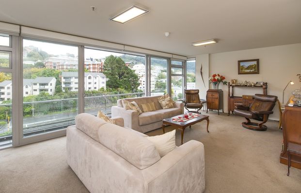 Welcome home to apartment 5B Montreaux Apartments - Photo 1