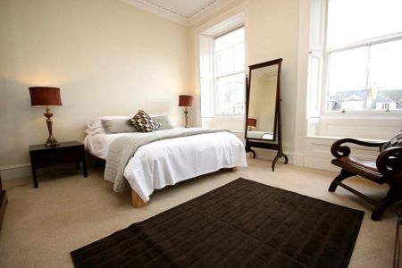 3 bedroom flat to rent - Photo 5