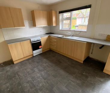 3 bedroom end of terrace house to rent - Photo 3