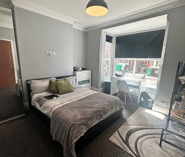 6 Bed Semi-Detached House, Derby Grove, NG7 - Photo 2