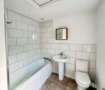 Bellevue Road, Cowes, Isle Of Wight, PO31 - Photo 6