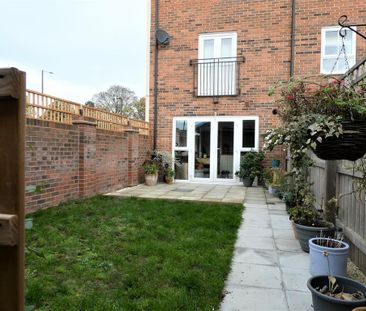 3 bedroom semi-detached house to rent - Photo 2