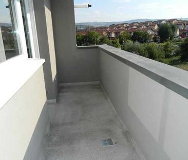 Apartament cu 2 camere, 60 mp, parcare subterana, TOTUL NOU, zona Iulius Mall - Photo 2
