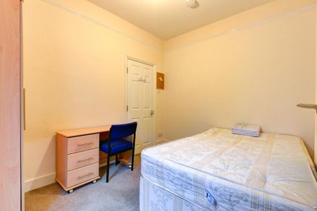 6 bedroom house to rent - Photo 3